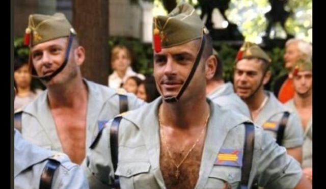 Twitter: Legión española causa furor por ‘sexy’ vestimenta [FOTOS]