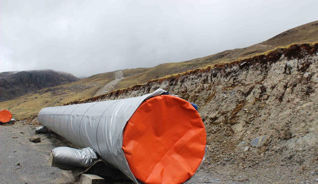 acchahuata. En esta comunidad se encuentran los tubos del gasoducto sur peruano. La obra estaba a cargo de Odebrecht a quien se le canceló el contrato por insolvencia económica.