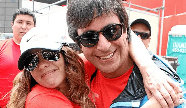 Johanna San Miguel y Carlos Carlín se dan un beso en los labios y fans piden que sean pareja 