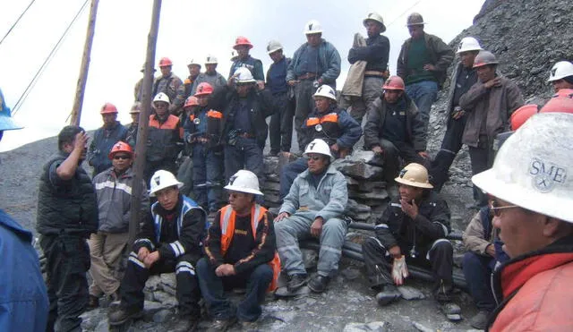 Puno. Mineros están consternados por la muerte de sus compañeros de trabajo. Foto: Facebook.