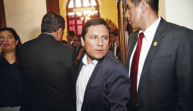 Congresista Elías Rodríguez empieza a quedarse solo