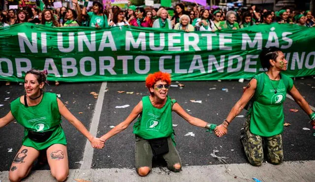 El proyecto del gobierno para legalizar el aborto podría convertirse en ley en las próximas horas si logra el respaldo del Senado de Argentina. Foto: AFP