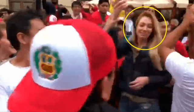 Mundial Rusia 2018: Hinchas peruanos bailaron con rusas  [VIDEO]