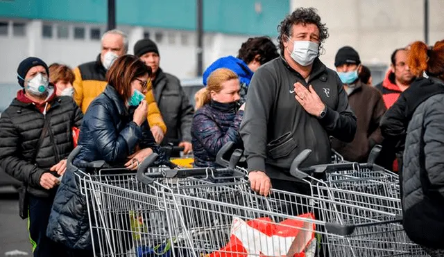Los supermercados del norte de Italia son vaciados debido a la histeria por el brote de coronavirus. Foto: DPA.