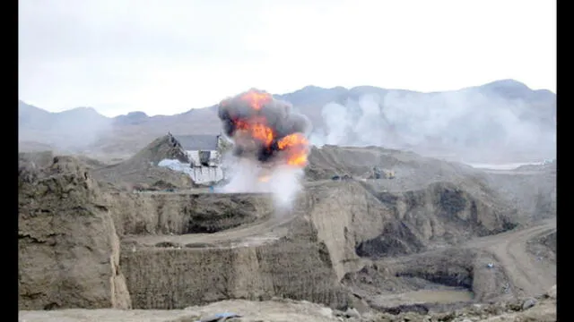 Fiscalía destruye campamento y maquinaria de minería ilegal por un millón de soles en Puno