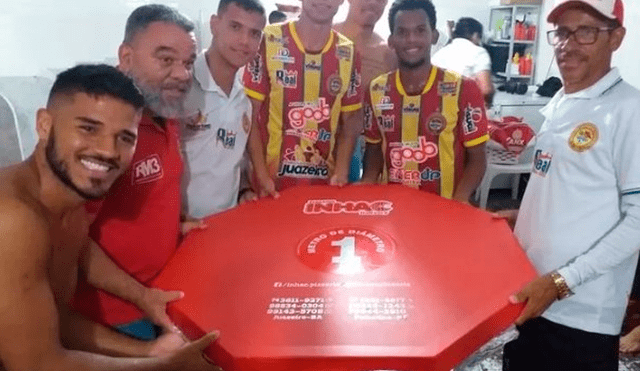 Equipo de cuarta división ganó su partido y lo celebró con una pizza gigante [VIDEO]