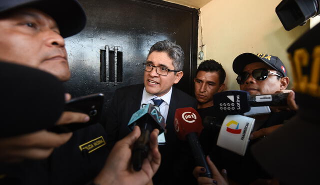 Accidentada salida del Fiscal José Domingo Pérez del Penal Santa Mónica [FOTOS]