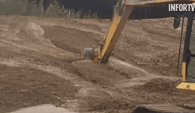YouTube Viral: Hombres excavan sin problema, pero captan que algo se mueve en la tierra