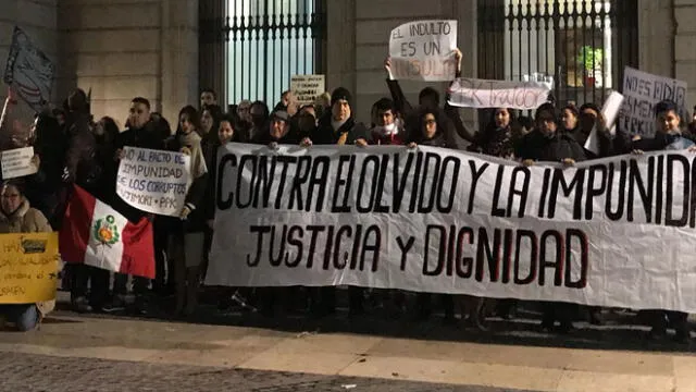 Barcelona: plantón en rechazo al indulto de Alberto Fujimori [VIDEO]