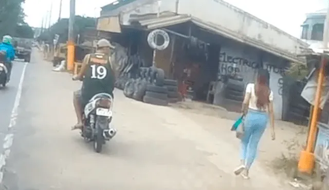 Facebook viral: choca repentinamente cuando manejaba una moto por mirar a una linda mujer [VIDEO]