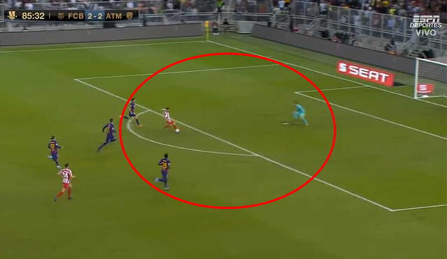 Ángel Correa aprovechó un error en la zaga del Barcelona y sentenció el duelo con un golazo. Foto: Captura de video.