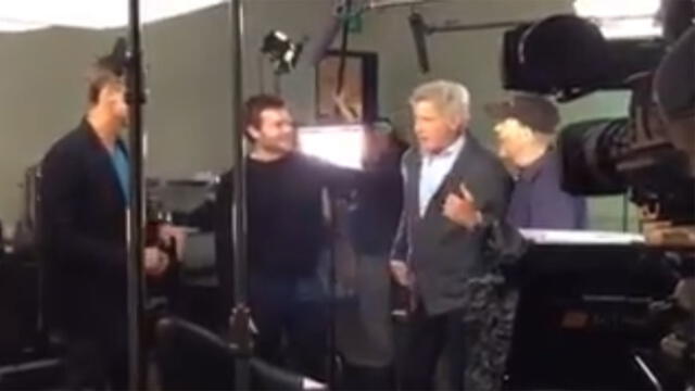 Twitter: Harrison Ford sorprende al nuevo ‘Han Solo’ en una entrevista [VIDEO]