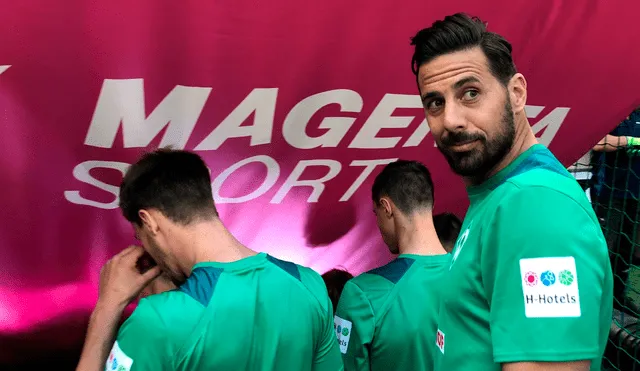 Bayern Múnich rindió homenaje a Claudio Pizarro en la antesala del choque frente al Bremen