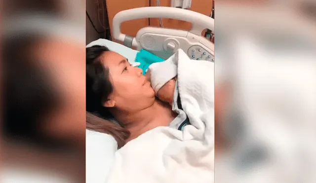 Vía YouTube. Tierno momento de un papá terminó en carcajadas tras el insólito acto de su bebé