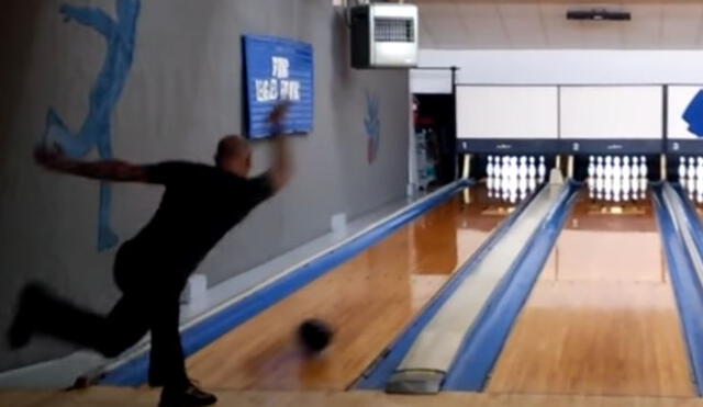 YouTube: Jugador de bowling alcanza puntaje perfecto y logra récord mundial