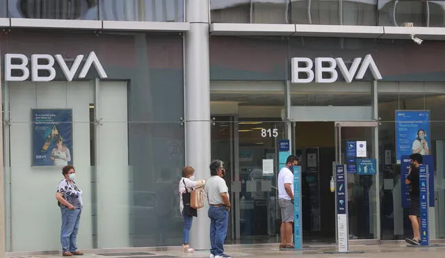 A partir del 30 de noviembre, BBVA no contará con ninguna cuenta que no cobre por comisiones. Foto: Andina