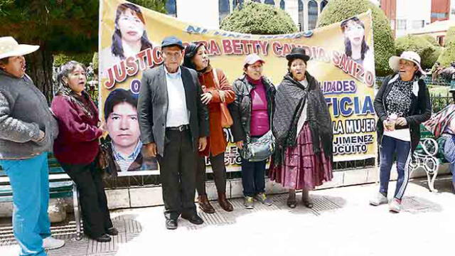 Colectivo Ni Una Menos exige justicia por la muerte de Betty Candia en Puno