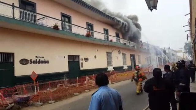 Incendio en el centro histórico de Trujillo [VIDEO] 