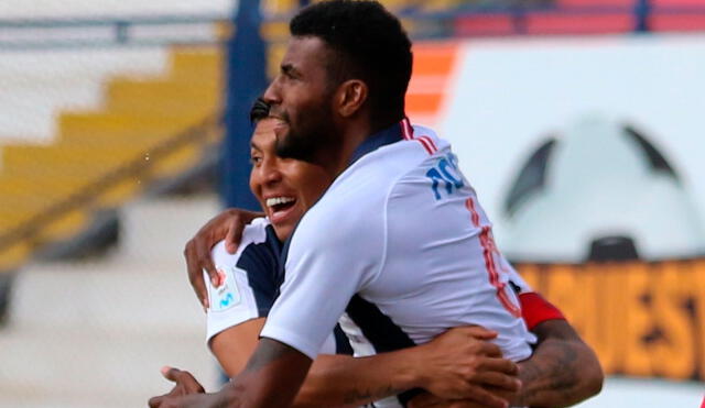 Ascues y Kluiverth Aguilar anotaron los dos goles de Alianza Lima. Foto: Liga 1