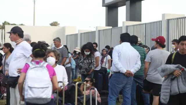3 mil peruanos han podido regresar, pero aún hay 20 mil que esperan la ayuda del Gobierno. Foto: Aldair Mejía/La República