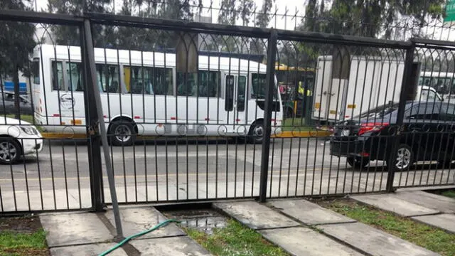 #YoDenuncio: autos invaden vía pública de Surco