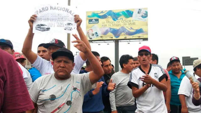 PNP detuvo a 26 taxis colectiveros. Créditos: La República.