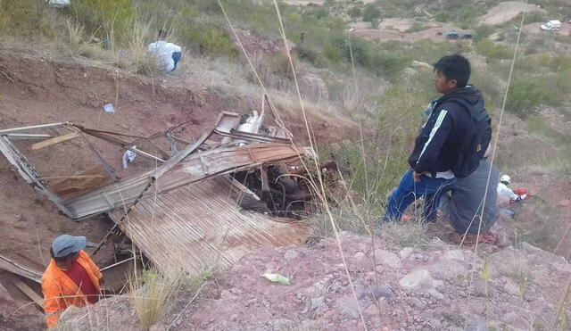 Ayacucho: cinco muertos y diez heridos tras caída de bus a abismo en carretera a Alcamenca