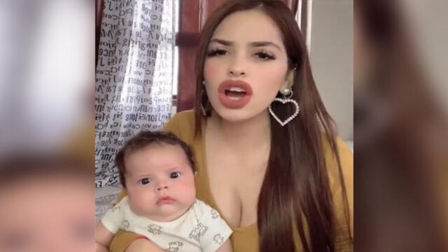 Bebé escucha a su madre cantar y no puede evitar vomitar [VIDEO]