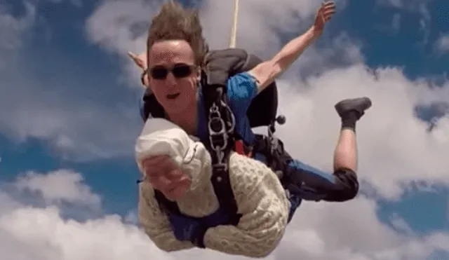 Mujer de 102 años se convirtió en la más anciana en saltar en paracaídas [VIDEO]