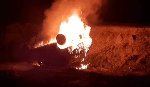 Carro incendiado