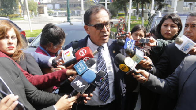 Congreso no publica en su portal acuerdos sobre compras, denuncia Quintanilla 