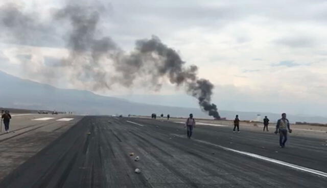 Ciudadanos incendiaron la caseta de control del aeropuerto de Arequipa. Foto: Rodrigo Talavera / LR