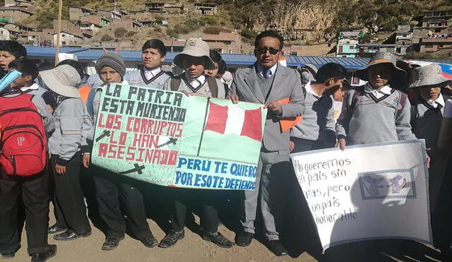 Huancavelica: alumnos protestan contra la corrupción que daña al Perú [FOTOS]