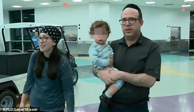 Bajan a familia judía de avión porque ‘olían mal’: demandan a aerolínea por discriminación [VIDEO] 