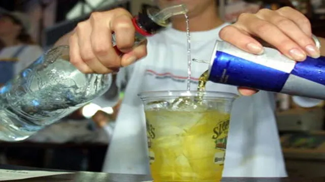 Advierten que abuso de bebidas energizantes puede causar derrame cerebral