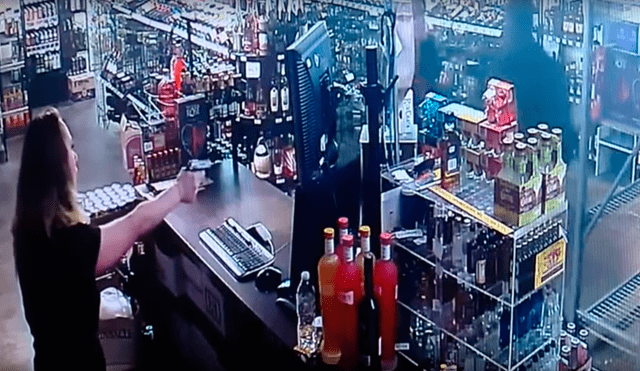 Facebook: Quiso asaltar tienda y mujeres lo enfrentaron a balazos [VIDEO]