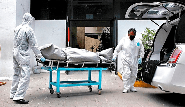 El cuerpo del doctor fue retirado del hospital en el que trabajó tres años para ser llevado a un crematorio. (Foto: Especial)