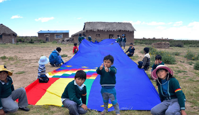 Bolivia prepara la bandera más grande del mundo en reclamo a Chile
