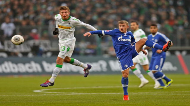 Schalke's midfielder Max Meyer and Moenchengladbach's midfielder Christoph Kramer (L) vie for the ball during the German first division Bundesliga football match Borussia Moenchengladbach vs FC Schalke 04 in Moenchengladbach, western Germany, on December 7, 2013. Moenchengladbach won the match 2-1. AFP PHOTO / NORBERT SCHMIDT

DFL RULES TO LIMIT THE ONLINE USAGE DURING MATCH TIME TO 15 PICTURES PER MATCH. IMAGE SEQUENCES TO SIMULATE VIDEO IS NOT ALLOWED AT ANY TIME. FOR FURTHER QUERIES PLEASE CONTACT THE DFL DIRECTLY AT + 49 69 650050.        (Photo credit should read NORBERT SCHMIDT/AFP/Getty Images)