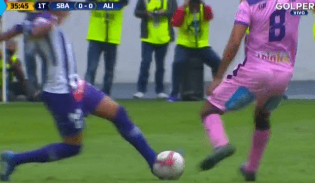 Alianza Lima vs Sport Boys: Nelinho Quina se salvó de la roja tras criminal falta [VIDEO]