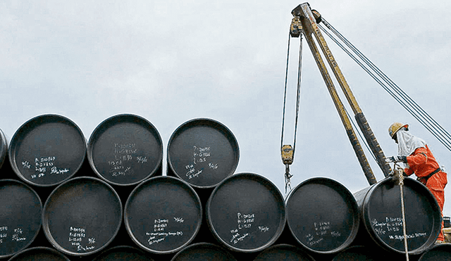 Precio del petróleo cae a 28,70 dólares, valor mínimo en 4 años