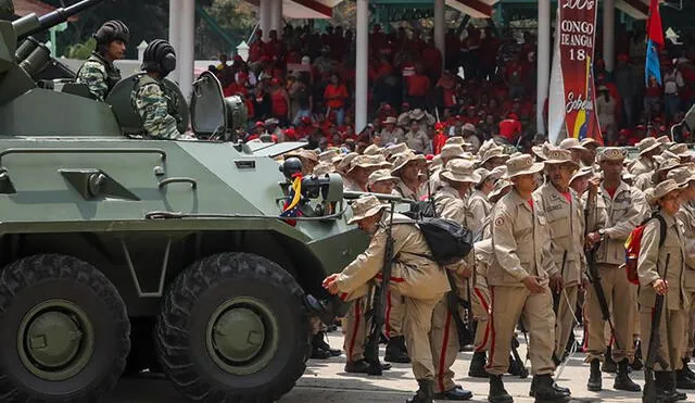 Maduro muestra poderío militar del chavismo en desfile armado de milicia bolivariana [FOTOS]