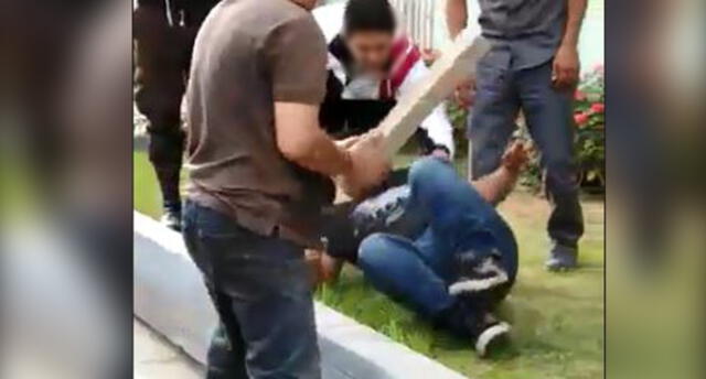 Vecinos atrapan y golpean a sujeto que asaltó con cuchillo a escolares en Arequipa [VIDEO]
