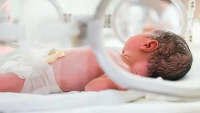 Madre y bebé serán trasladados a un nosocomio de especialidades pediátricas, donde se les someterá a una serie de estudios. (Foto: Difusión)