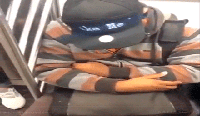 YouTube viral: joven realiza increíble truco para que lo despierten y no pasarse de paradero [VIDEO]