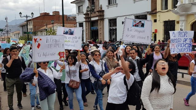 Universitarios de Cusco marchan contra la corrupción y entonan el Himno Nacional [VIDEOS]