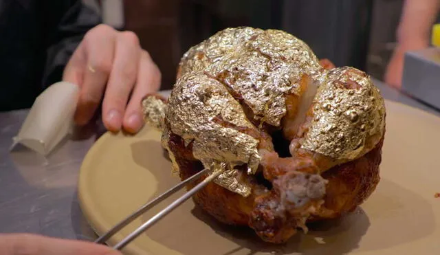 Desliza las imágenes para conocer un poco más sobre este pollo a la brasa bañado en oro de 24 quilates. Foto: captura de YouTube/iOA