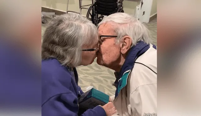 A través de Facebook se ha vuelto viral el tierno reencuentro entre una pareja de ancianos.
