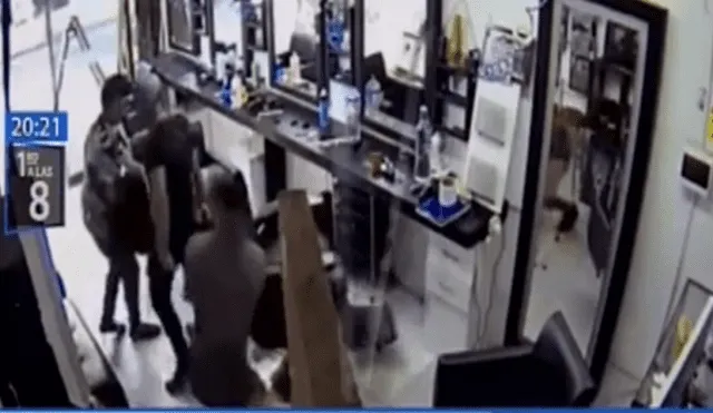 Villa el Salvador: ladrón recibe golpiza tras intentar robar en una barbería [VIDEO]
