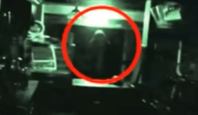 Youtube viral: cámaras de seguridad registran a supuesto fantasma en un concurrido bar [VIDEO]